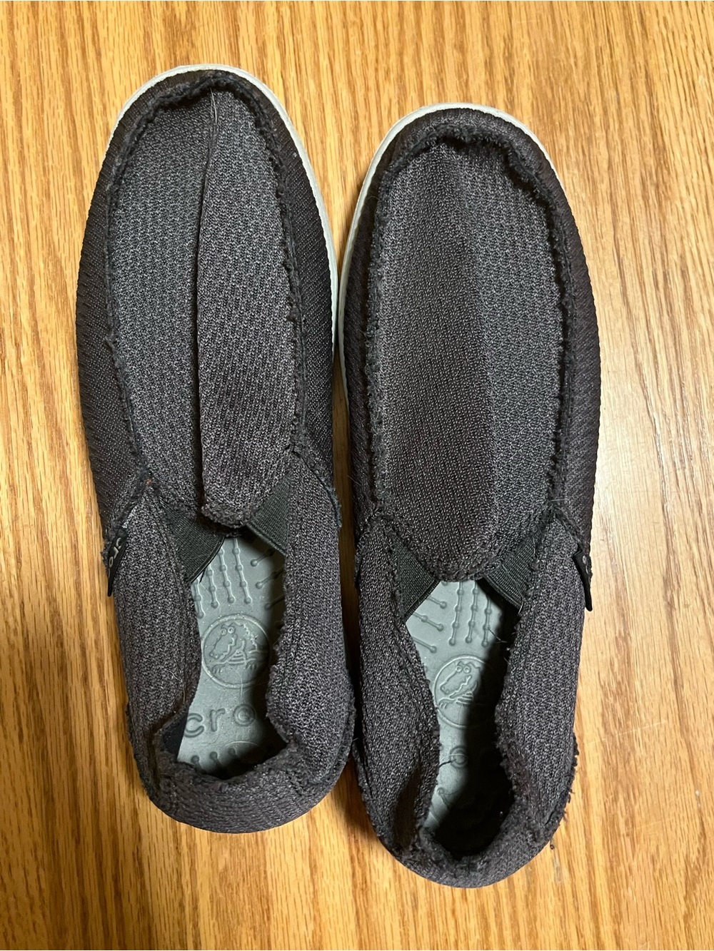 CROCS SANTA CRUZ LIGHT WEIGHT SLIP ON LOAFER- Size 9- Gray